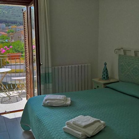 I Graniti Villa Monti Bagian luar foto