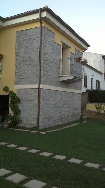 I Graniti Villa Monti Bagian luar foto