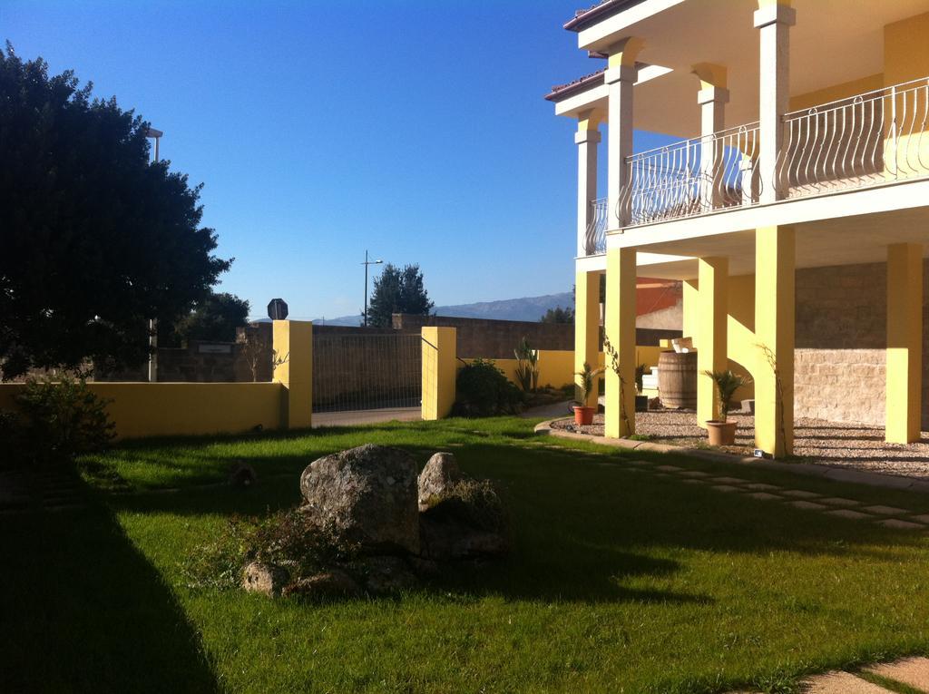 I Graniti Villa Monti Bagian luar foto