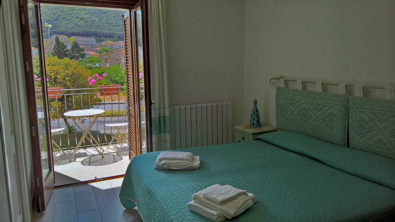 I Graniti Villa Monti Bagian luar foto